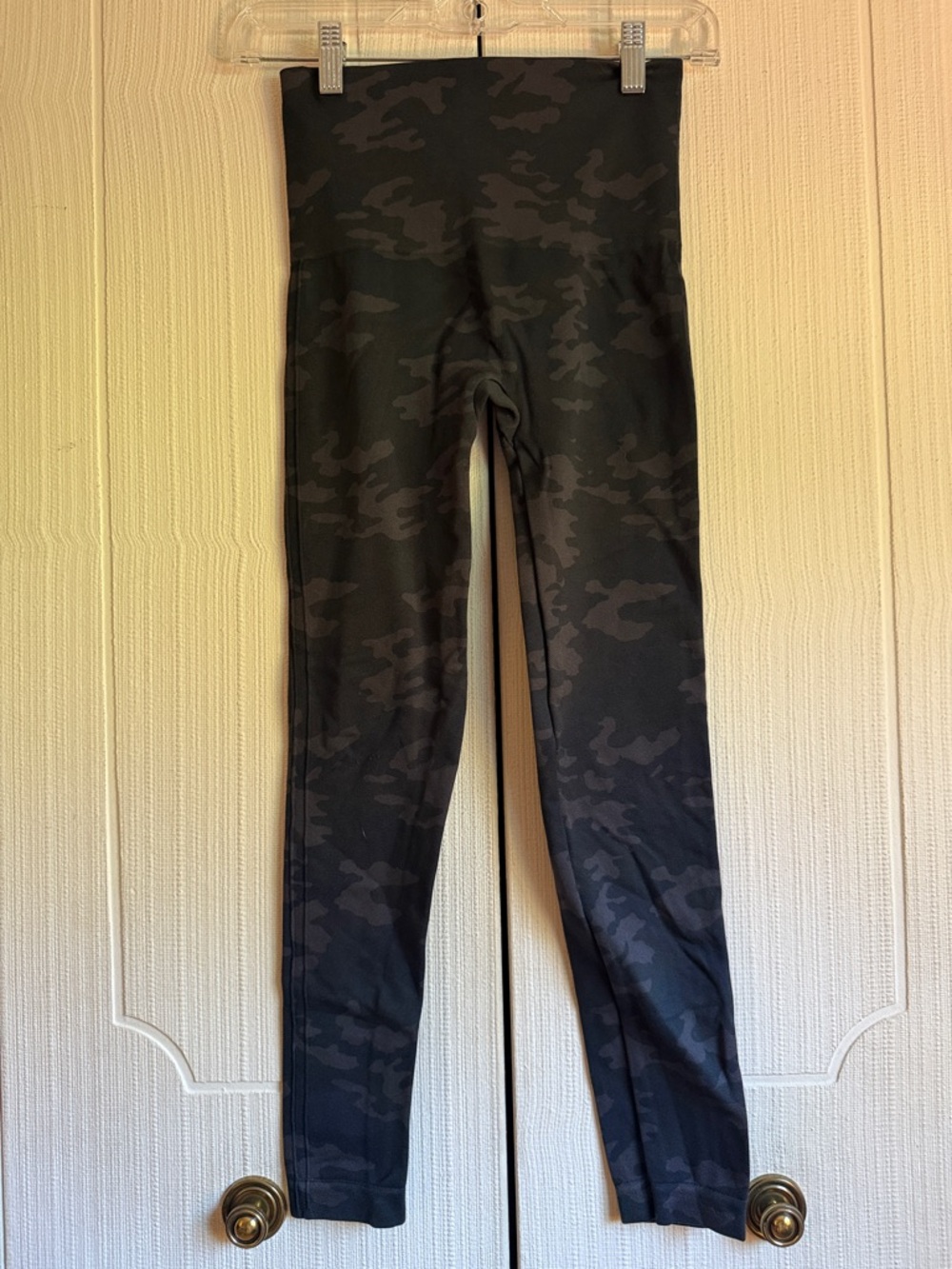 SPANX Look at Me Meow High-Waist Black Camo Leggings size M